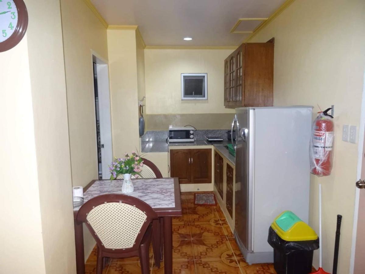 Julz Tropical Apartments オロンガポ エクステリア 写真