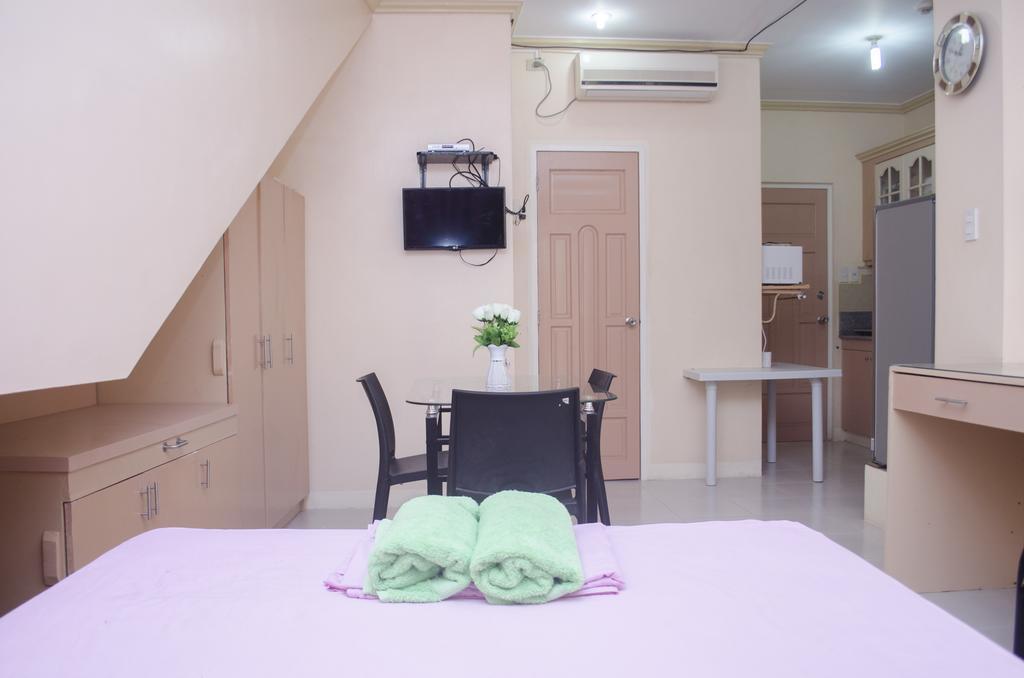 Julz Tropical Apartments オロンガポ エクステリア 写真