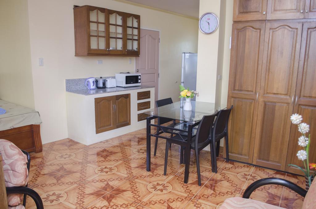 Julz Tropical Apartments オロンガポ エクステリア 写真