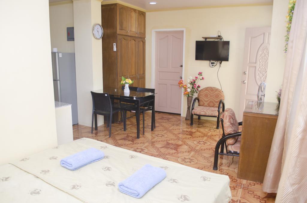Julz Tropical Apartments オロンガポ エクステリア 写真